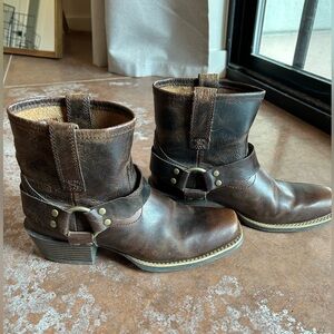 Justin Boots Brown Heeled Motorcycle Boots